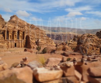 Das Kloster Ed-Deir liegt auf einem Berg. Rund 800 Stufen sind bis dahin zu bewältigen. Foto: cku