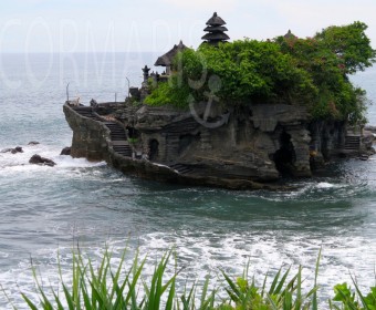 Berühmt: Der Wassertempel Tanah Lot. Bei Flut ist aber nix mit Besichtigung. Foto: cku