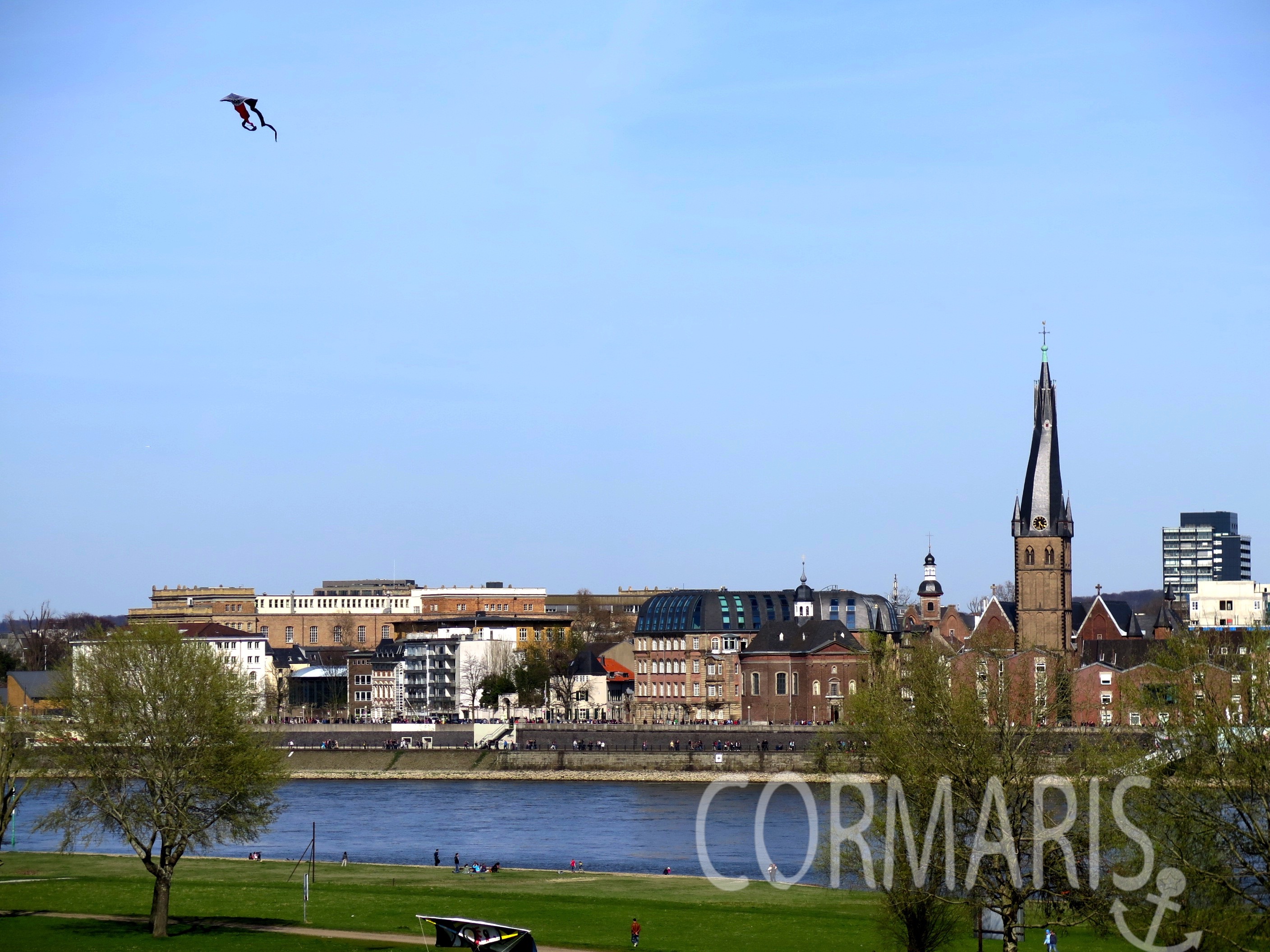 Altstadt-Panorama mit dem  schiefen Turm der Lambertuskirche. Foto. cku