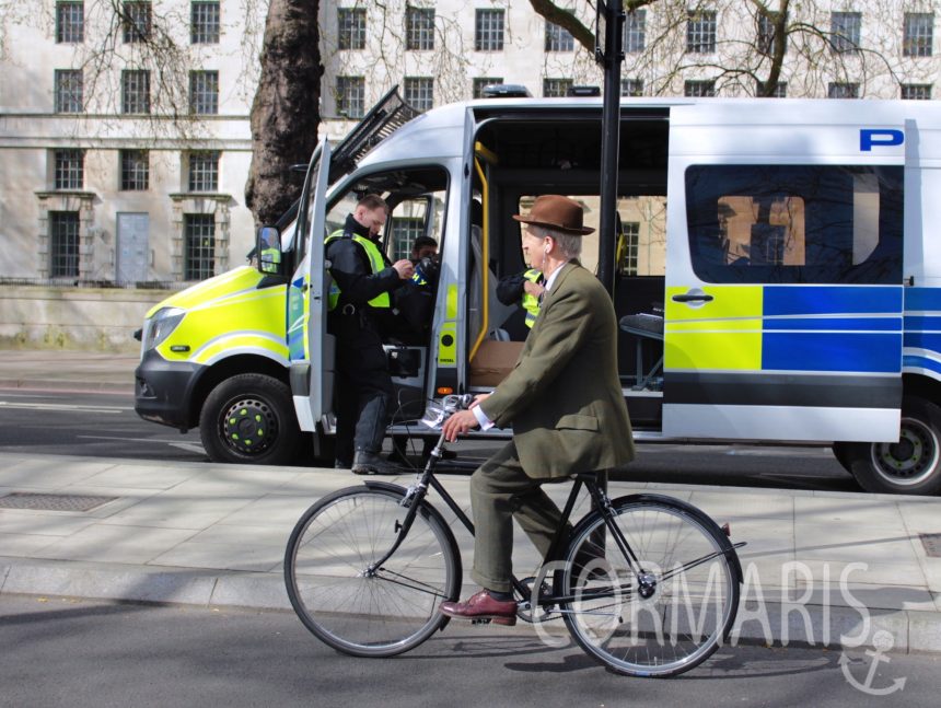 Cycle in style. Never ride your bike without Manschettenknöpfe! Foto: cku